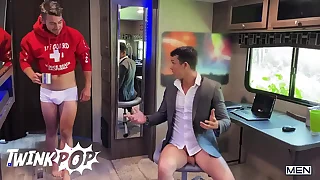 Sneaky Dante Colle Gets Extra Horny While His Boyfriend Nic Sahara Gives An Interview For A Job - TWINKPOP